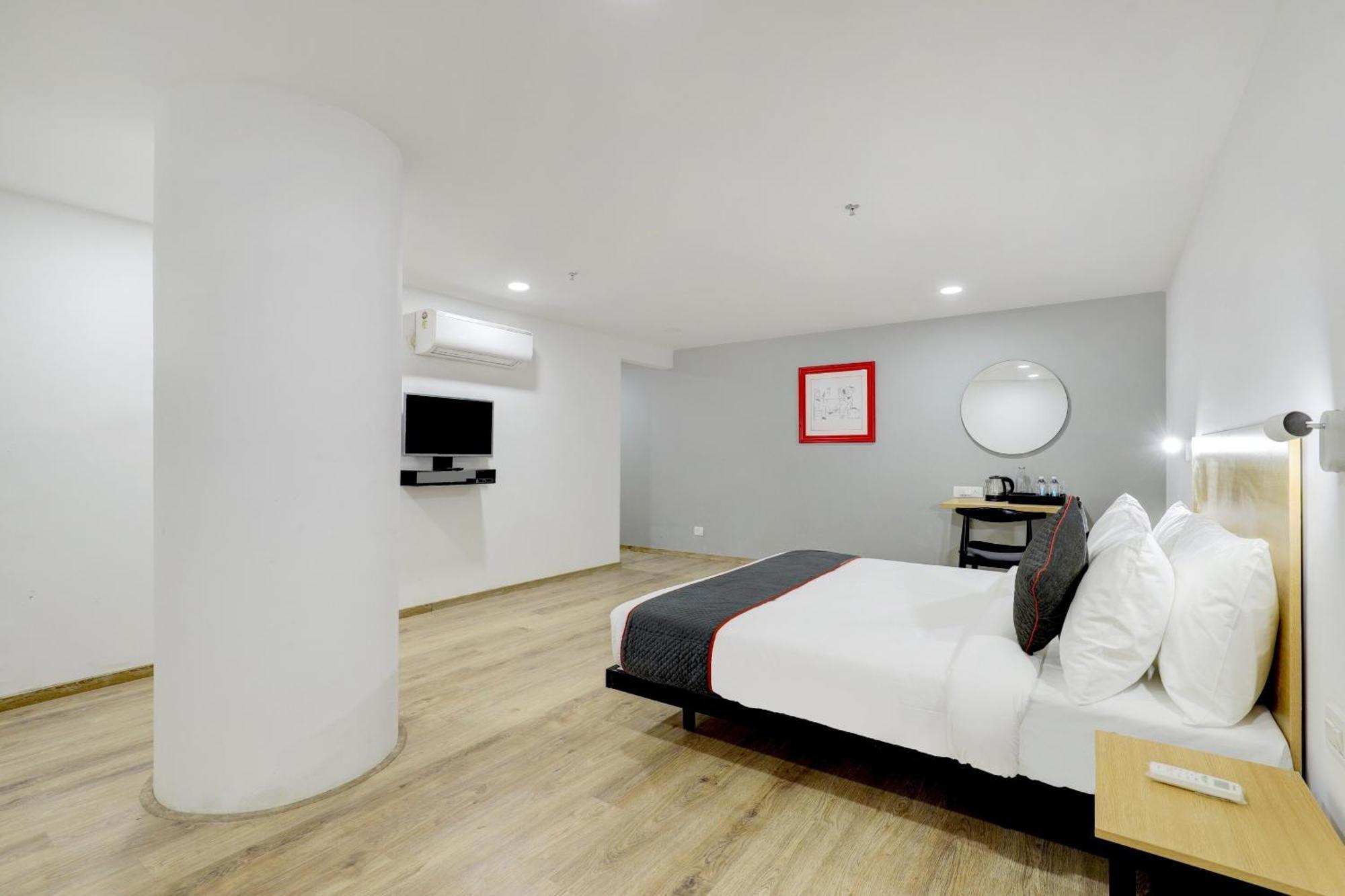 Super Townhouse Rajyash Rise Hotel Sarkhej Exterior photo